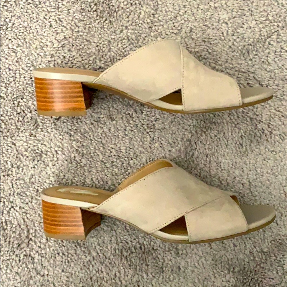 Naturalizer nude block heel sandals. Size 7.5.